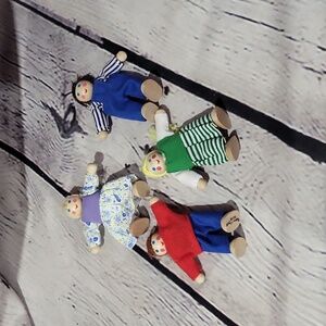 Melissa & Doug Wooden Doll Set Posable Blonde Brunette Polkadot Top 4" Toy